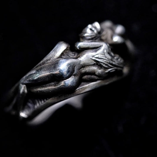 Naked Lady Skull Men’s Silver Band Ring